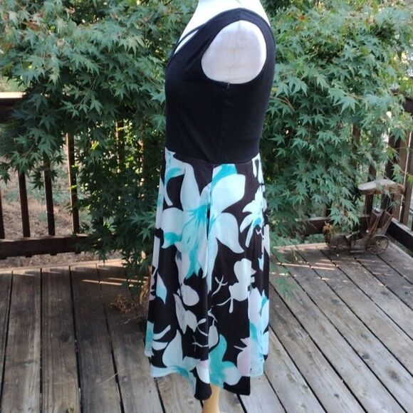 Moyabo Soft Knit Dress - Picture 4 of 13